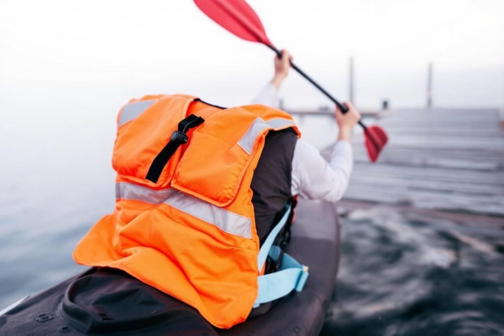 Kayak sifflet gilet sécurité : guide d'équipement essentiel