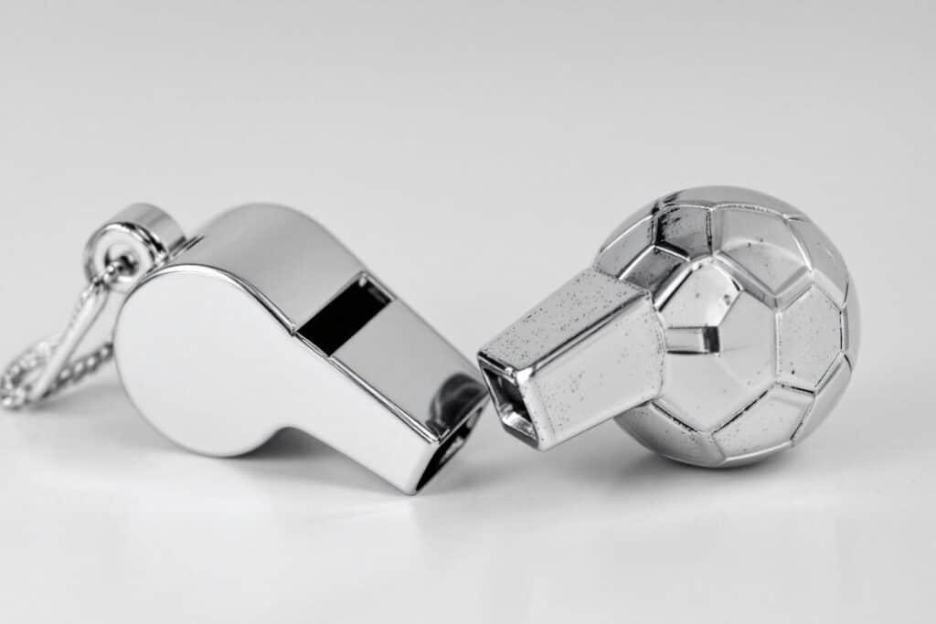Sifflet arbitre football basketball : guide et comparatif